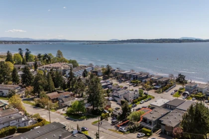 Hot Tub / Spa Photo of 15556 Columbia Avenue, White Rock, BC