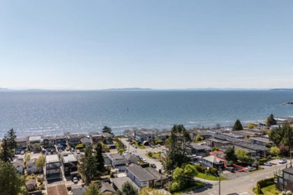 Outdoor Deck Photo of 15556 Columbia Avenue, White Rock, BC