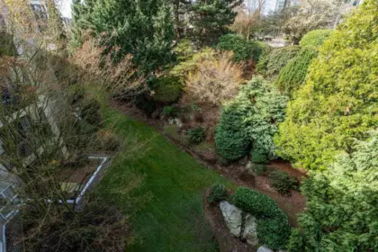 Front Yard Photo of 415 3172 Gladwin Road, Abbotsford, BC