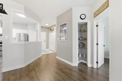 Kitchen Island Photo of 415 3172 Gladwin Road, Abbotsford, BC