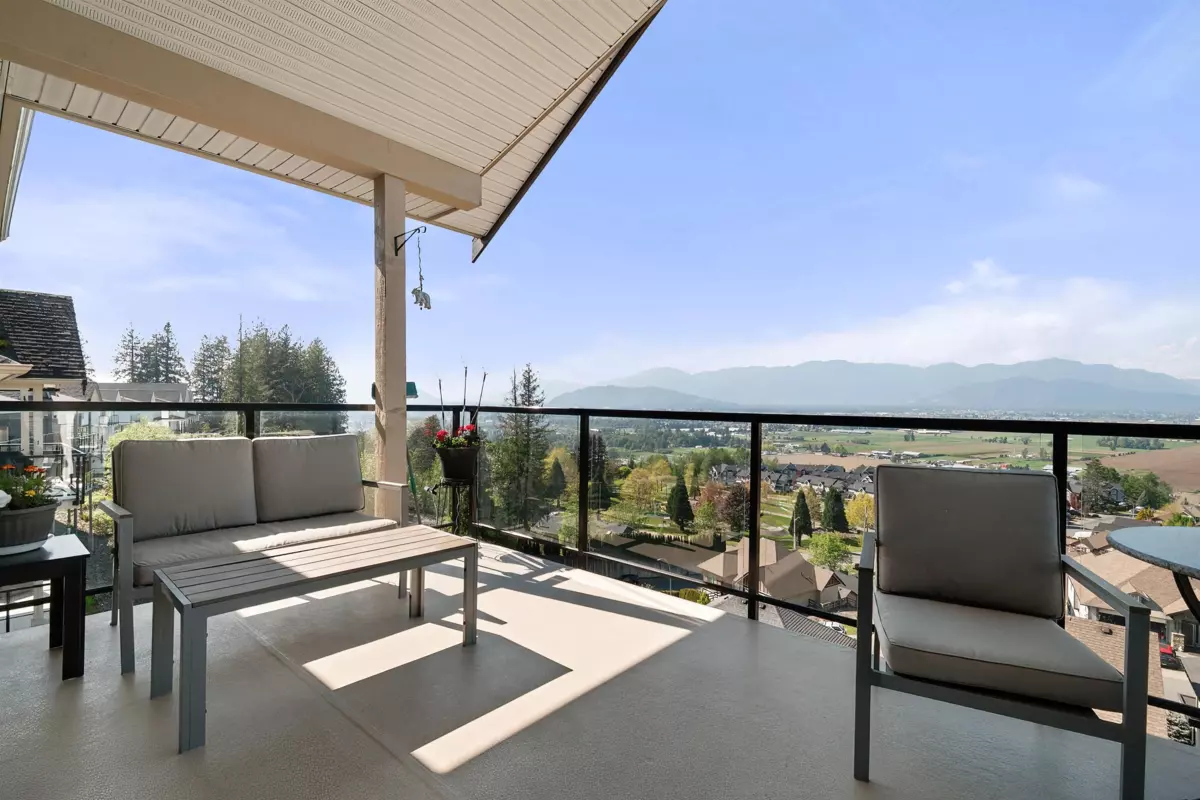Living Room Photo of 47231 Vista Place, Chilliwack, BC