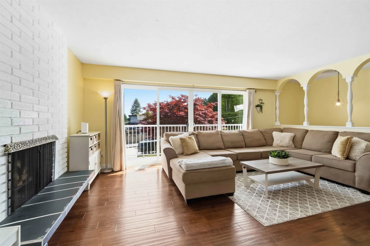 Family Room Photo of 1861 Chalmers Avenue, Port Coquitlam, BC