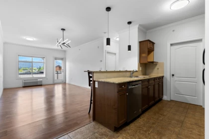 Kitchen Island Photo of 408 45753 Stevenson Road, Chilliwack, BC