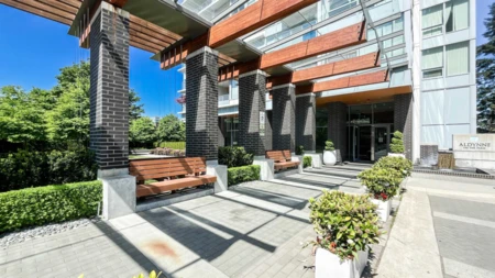 2208 5883 Barker Avenue, Burnaby, BC, Burnaby — Apartment/Condo for sale