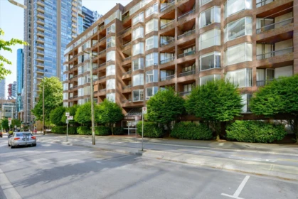 Laundry Room Photo of 407 950 Drake Street, Vancouver, BC