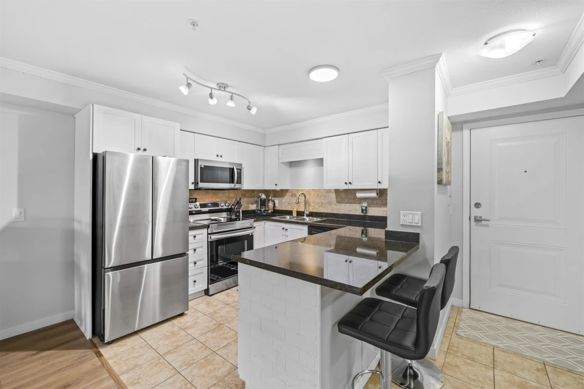 Dining Area Photo of 213 22255 122 Avenue, Maple Ridge, BC