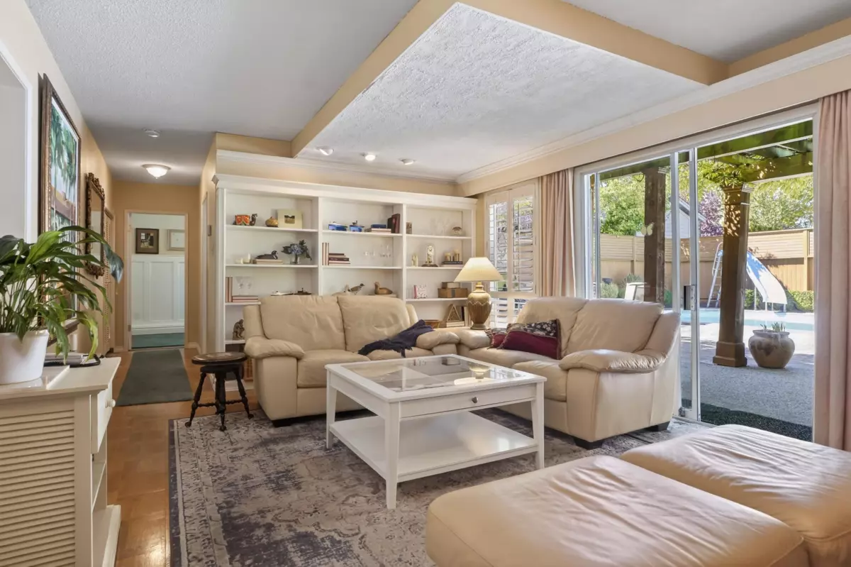 Family Room Photo of 10877 64a Avenue, Delta, BC