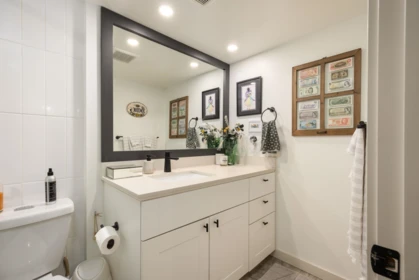 Laundry Room Photo of 101 1535 Nelson Street, Vancouver, BC