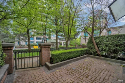 Front Yard Photo of 2 6611 Southoaks Crescent, Burnaby, BC
