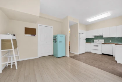 Guest Bathroom Photo of 2 6611 Southoaks Crescent, Burnaby, BC