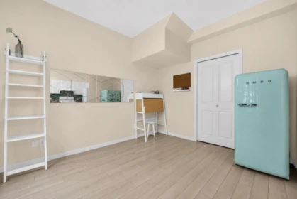 Loft / Bonus Room Photo of 2 6611 Southoaks Crescent, Burnaby, BC