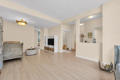 Primary Bedroom Photo of 2 6611 Southoaks Crescent, Burnaby, BC