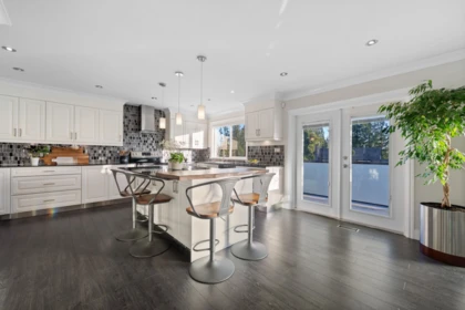 906 Strathaven Drive, North Vancouver, BC, North Vancouver — Single Family Residence for sale