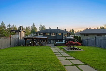 Garden / Landscaping Photo of 906 Strathaven Drive, North Vancouver, BC