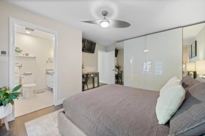 Guest Bathroom Photo of 906 Strathaven Drive, North Vancouver, BC