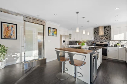Kitchen Island Photo of 906 Strathaven Drive, North Vancouver, BC