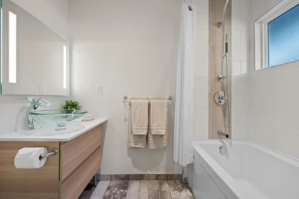 Mudroom Photo of 906 Strathaven Drive, North Vancouver, BC
