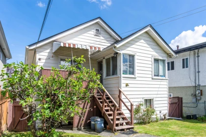 Front Yard Photo of 2812 E 18th Avenue, Vancouver, BC