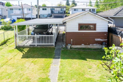 Swimming Pool Photo of 2812 E 18th Avenue, Vancouver, BC