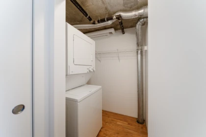 Laundry Room Photo of 431 289 Alexander Street, Vancouver, BC