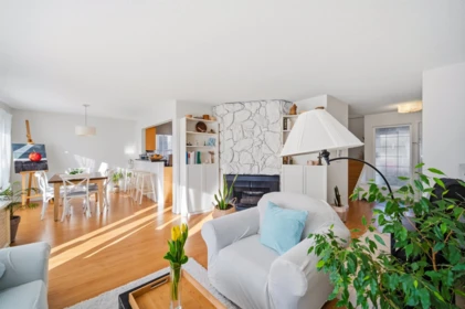 Kitchen Island Photo of 1309 Mahon Avenue, North Vancouver, BC