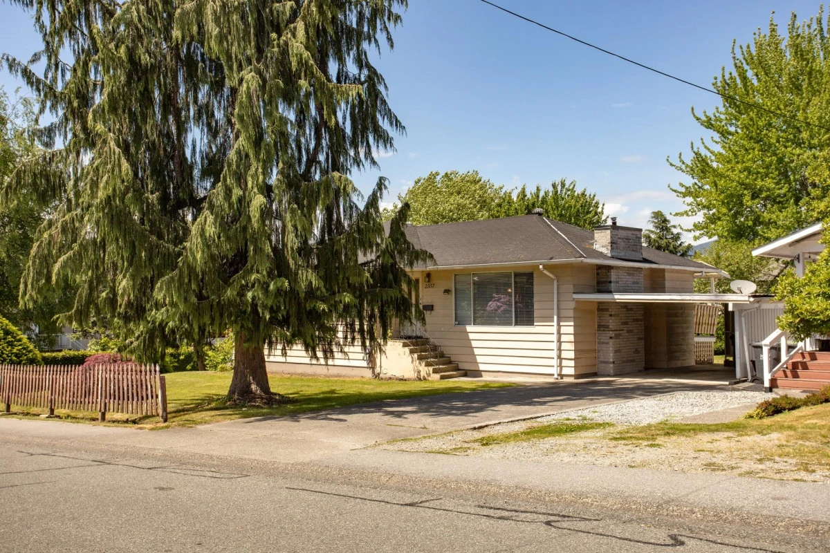 Family Room Photo of 2337 Lobb Avenue, Port Coquitlam, BC