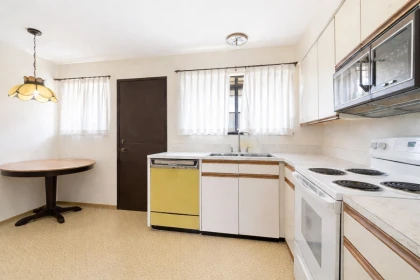 Kitchen Island Photo of 5268 3rd Avenue, Delta, BC