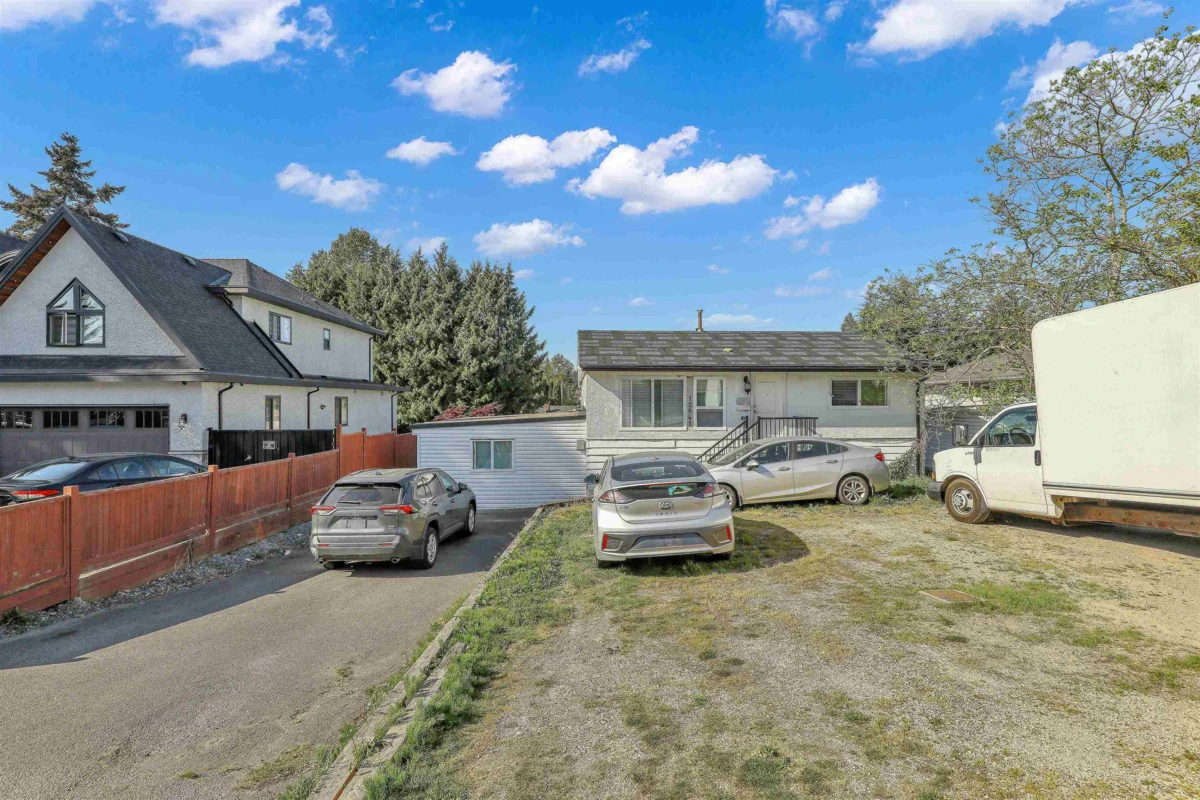 Living Room Photo of 12841 98 Avenue, Surrey, BC