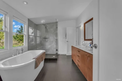 Entry Foyer Photo of 295 W 23rd Avenue, Vancouver, BC