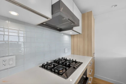 Kitchen Island Photo of 312 2220 Kingsway, Vancouver, BC