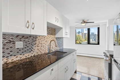 Guest Bathroom Photo of 804 1330 Harwood Street, Vancouver, BC