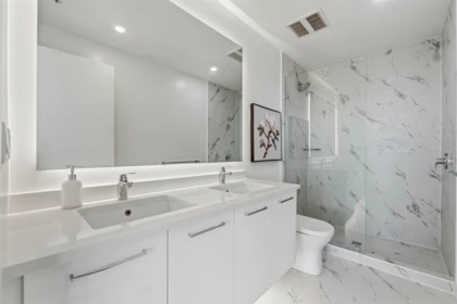 Entry Foyer Photo of 2406 1588 Johnston Road, Surrey, BC