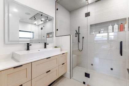 Powder Room Photo of 1575 Cornell Avenue, Coquitlam, BC