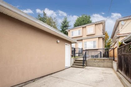 Front Yard Photo of 260 W 63rd Avenue, Vancouver, BC
