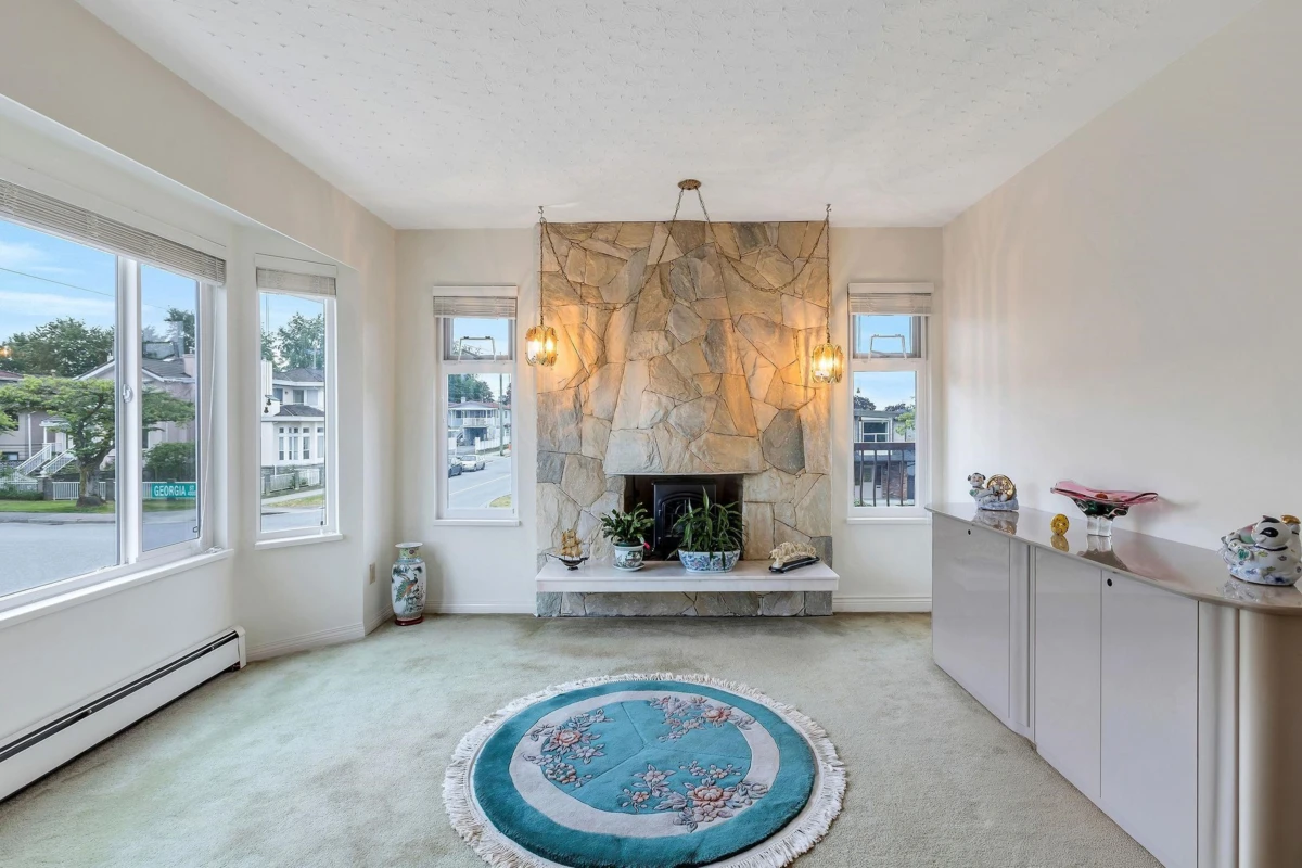 Dining Area Photo of 683 Gilmore Avenue, Burnaby, BC