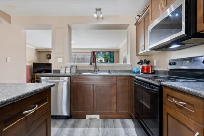 Kitchen Island Photo of 39 5556 Peach Road, Chilliwack, BC