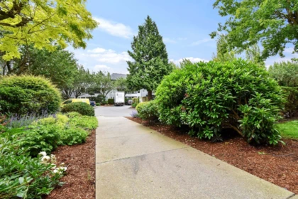 Front Yard Photo of 237 2700 Mccallum Road, Abbotsford, BC