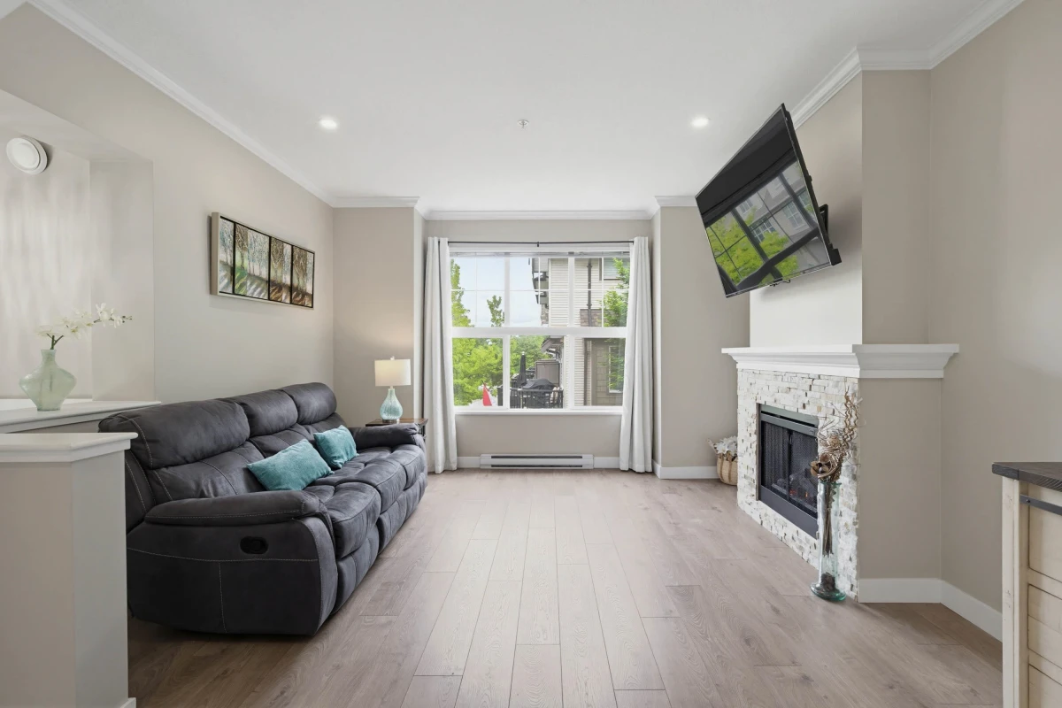 Dining Area Photo of 41 8089 209 Street, Langley, BC