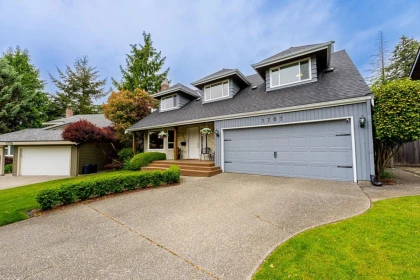 Fitness Center Photo Near 1787 148a Street, Surrey, BC