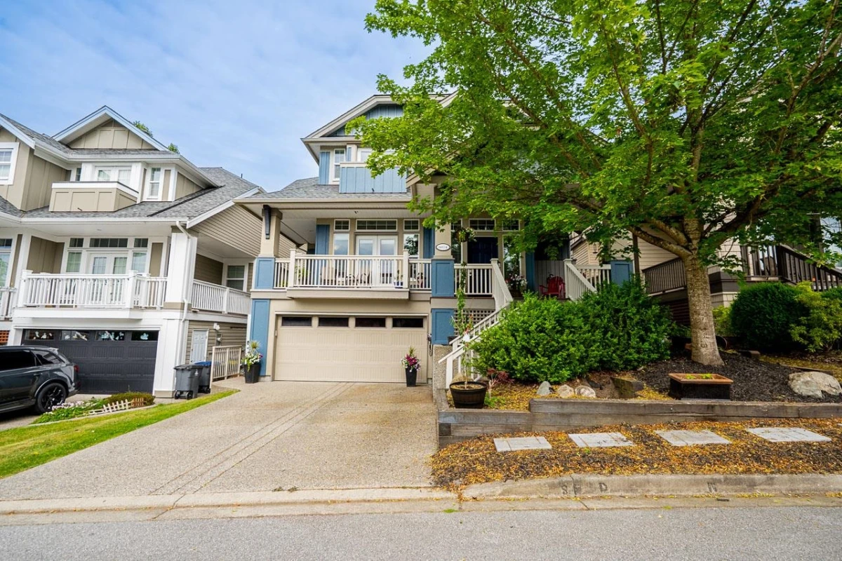 Living Room Photo of 6074 163b Street, Surrey, BC
