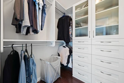 Mudroom Photo of 607 480 Robson Street, Vancouver, BC