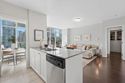 Primary Bedroom Photo of 607 480 Robson Street, Vancouver, BC
