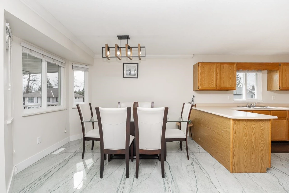 Living Room Photo of 31000 Sidoni Avenue, Abbotsford, BC