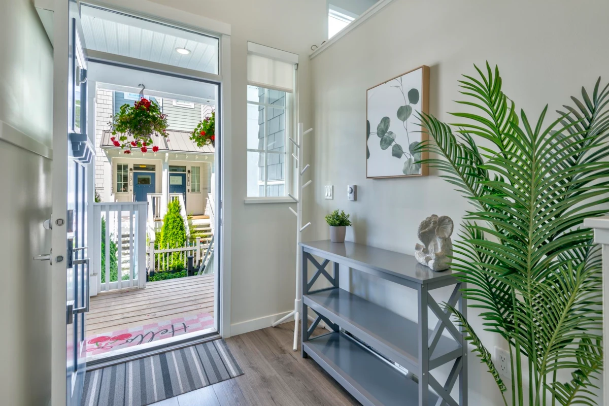 Dining Area Photo of 9 5311 Admiral Way, Ladner, BC
