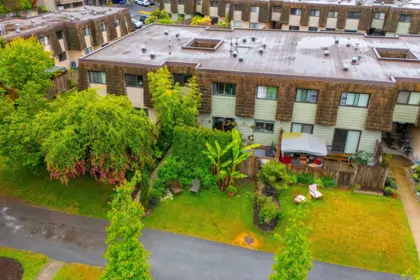 Garden / Landscaping Photo of 1126 Premier Street, North Vancouver, BC