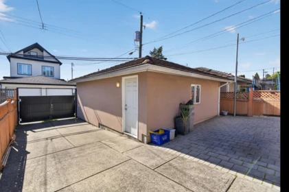 Hot Tub / Spa Photo of 6959 Culloden Street, Vancouver, BC