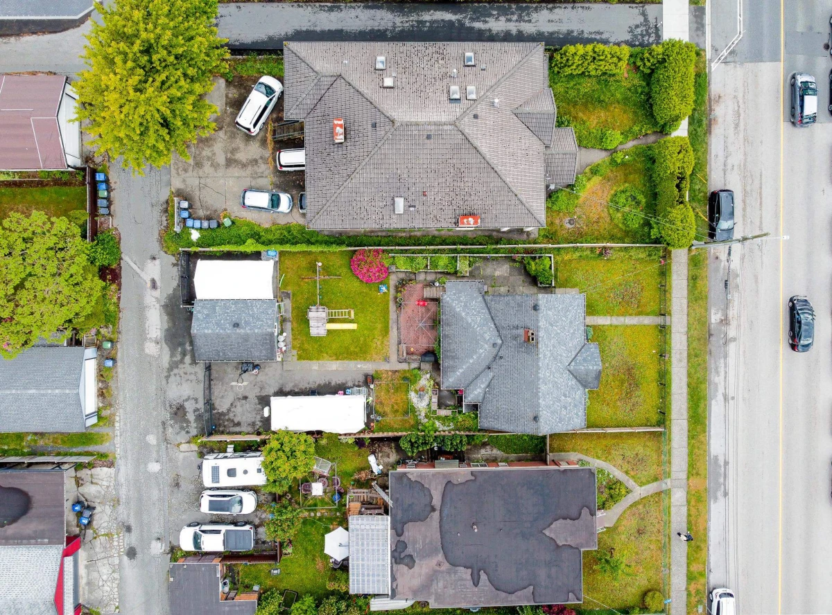 Family Room Photo of 907 Sixth Street, New Westminster, BC