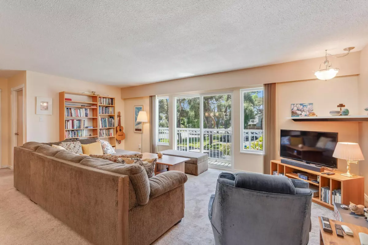 Living Room Photo of 11231 Clipper Court, Richmond, BC