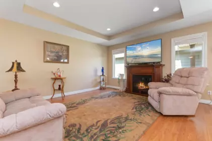 Staircase Photo of 174 46000 Thomas Road, Chilliwack, BC
