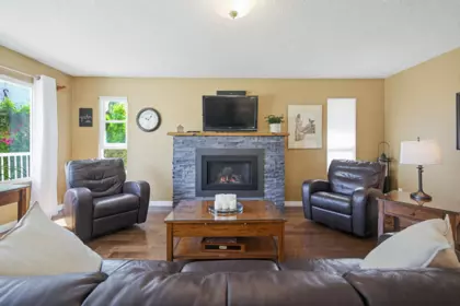 Breakfast Nook Photo of 120 Robertson Crescent, Hope, BC